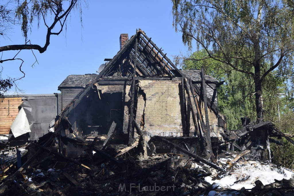 Grossfeuer Einfamilienhaus Siegburg Muehlengrabenstr P1357.JPG - Miklos Laubert